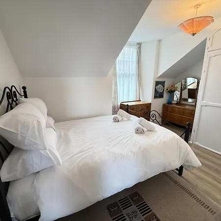 Draycott Dreams Has Stunning Sea Views Across St Ives Bay & Harbour-2